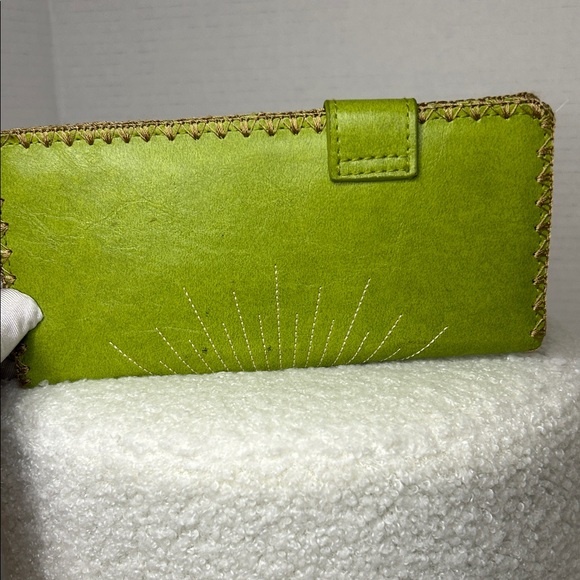 Embroidered Green Skull Wallet - Picture 3 of 4